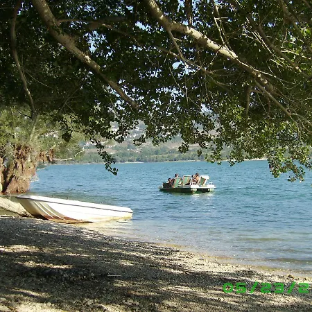 לינה וארוחת בוקר Myosotis פסקאסרולי